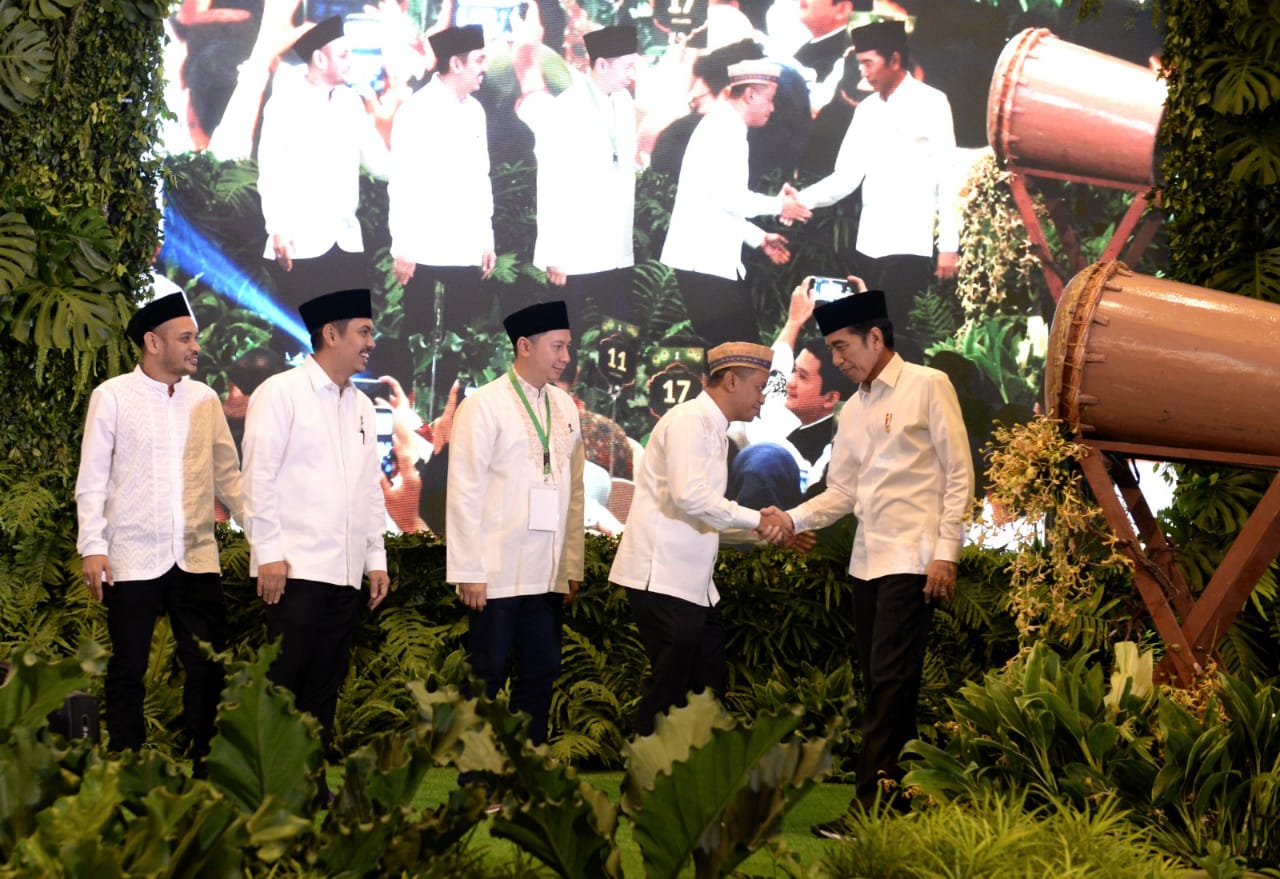 Presiden Jokowi menghadiri acara buka puasa bersama jajaran pengurus dan anggota HIPMI, di Hotel Ritz Carlton, Jakarta, Minggu (26/5) malam. (Foto: Setpres)