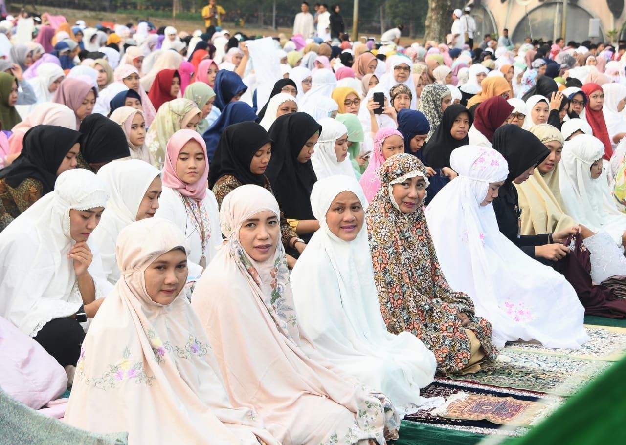 Presiden Jokowi dan Ibu Iriana Salat Iduladha di Kebun Raya Bogor