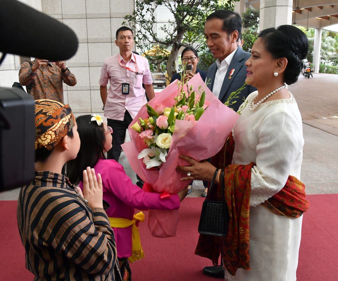 Presiden Jokowi dan Ibu Iriana Tiba di Singapura