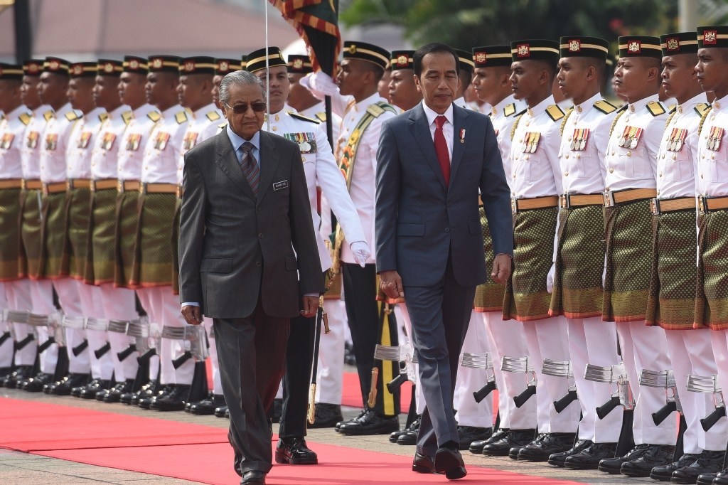 Kunjungan ke Malaysia, Jokowi Disambut Dengan Upacara Kenegaraan oleh Perdana Menteri Mahathir Mohamad