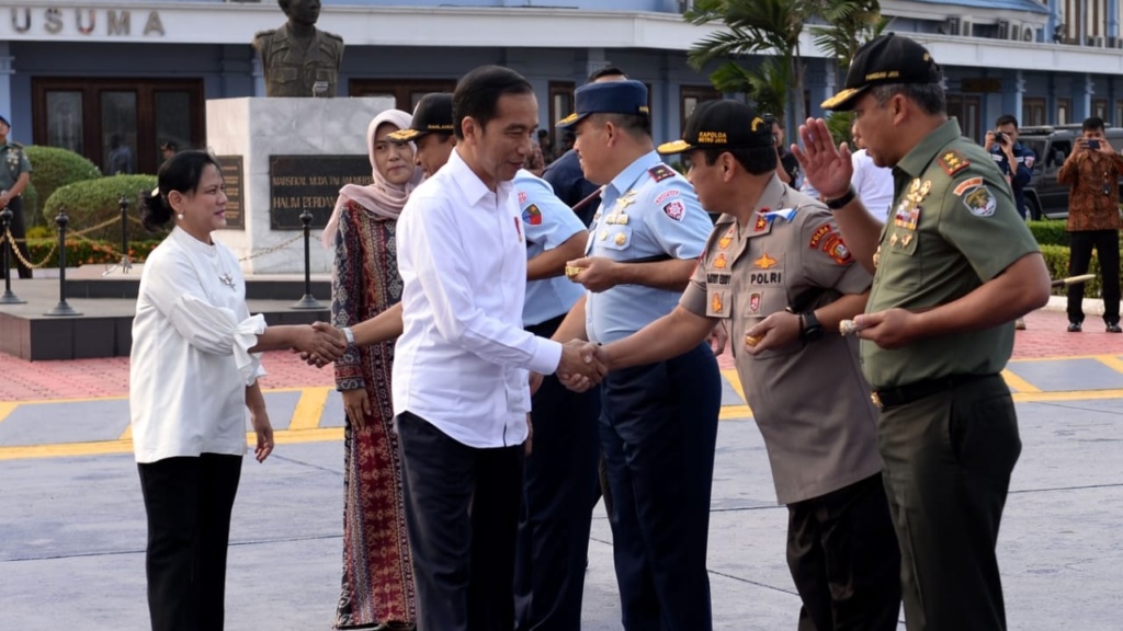 Ditemani Ibu Negara, Presiden Jokowi Bertolak ke Papua Barat