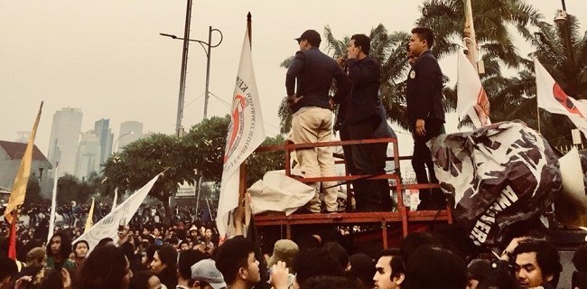 Mahasiswa UIN Jakarta Sangsikan Komitmen Jokowi Jaga Demokrasi