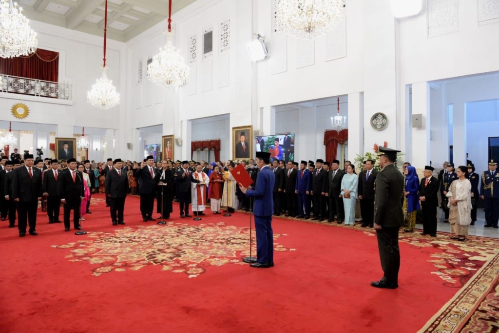 Rapat Perdana, Jokowi: Kalau Sudah Jadi Keputusan Jangan Ribut di Luar Istana