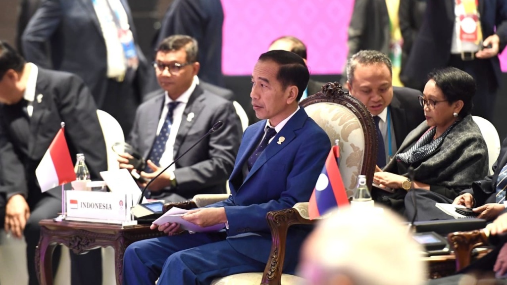 Jokowi di KTT ke-14 Asia Timur: Indonesia Tolak Limbah Sampah dari Luar Negeri