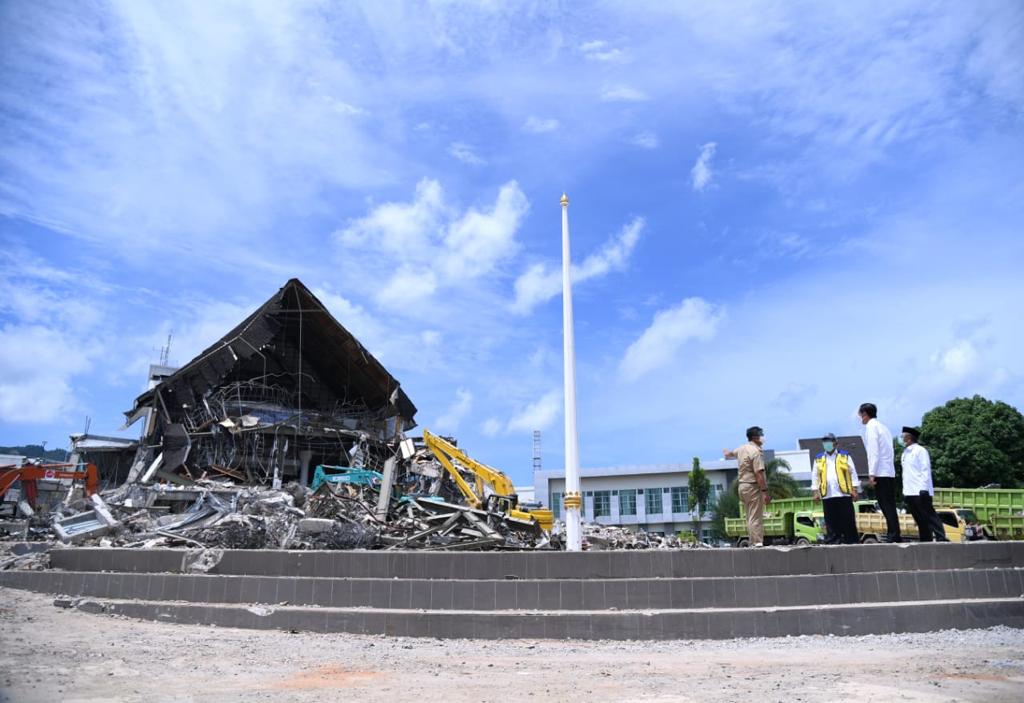 Presiden Tinjau Kantor Gubernur Sulawesi Barat yang Terdampak Gempa