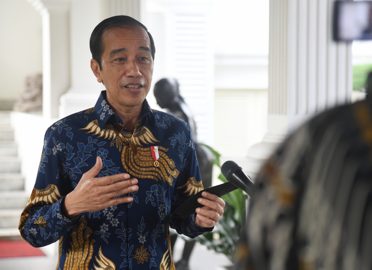 Santai Disebut The King of Lip Service, Jokowi: Universitas Jangan Halangi Mahasiswa Berekspresi