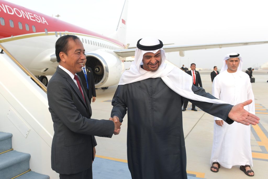 Presiden Jokowi tiba di Bandara Internasional Zayed, Abu Dhabi, Persatuan Emirat Arab (PEA) pada Selasa (16/07/2024) sekitar pukul 18.30 waktu setempat. (Foto: BPMI Setpres/Kris)